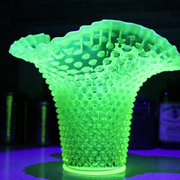 Topaz Opalescent Triangle Vase - Picture 9 of 14